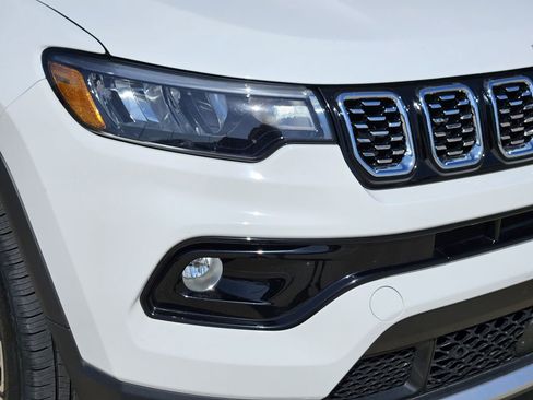 Used 2025 Jeep Compass Limited AWD/4WD image 10