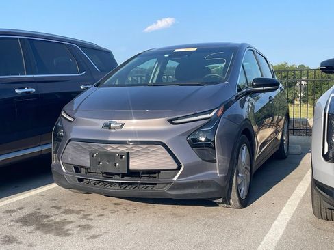 Used 2023 Chevrolet Bolt LT FWD image 3