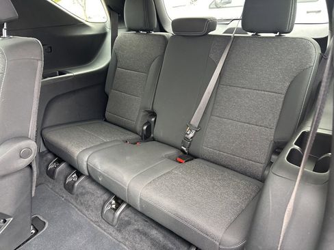 Used 2025 Chevrolet Traverse LT image 44