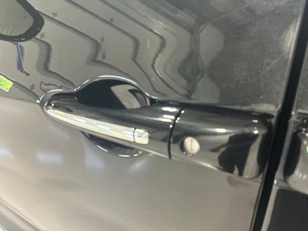 Used 2023 Chrysler Pacifica Limited FWD image 14
