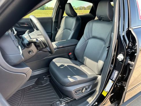 Used 2025 Toyota Crown Platinum image 10