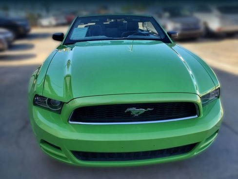 Used 2013 Ford Mustang Convertible RWD image 19