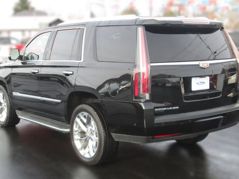 Used 2019 Cadillac Escalade Premium Luxury image 4