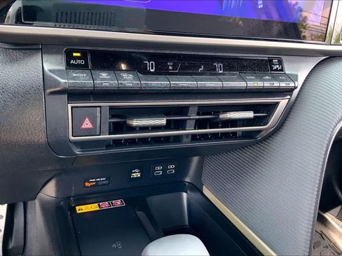 Used 2026 Toyota Camry SE w/ Multimedia Upgrade Package image 33