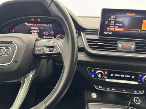 Used 2020 Audi Q5 e Premium Plus w/ Premium Plus Package AWD/4WD image 24