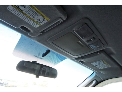 Used 2010 Nissan Frontier SE image 25