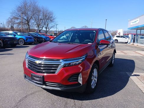 Used 2023 Chevrolet Equinox LT image 3