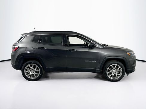 Used 2022 Jeep Compass Latitude w/ Sun and Sound Group AWD/4WD image 4