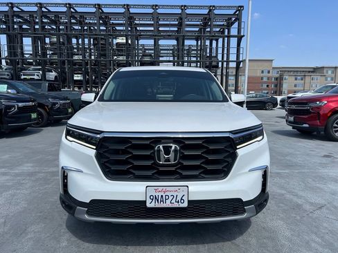 Used 2025 Honda Pilot EX-L image 2