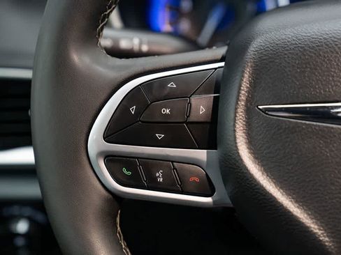 Used 2025 Chrysler Pacifica Select FWD image 17
