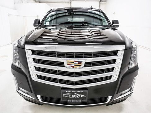 Used 2018 Cadillac Escalade ESV Premium Luxury AWD/4WD image 8