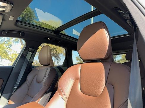 Certified 2023 Volvo XC60 B5 Plus image 14