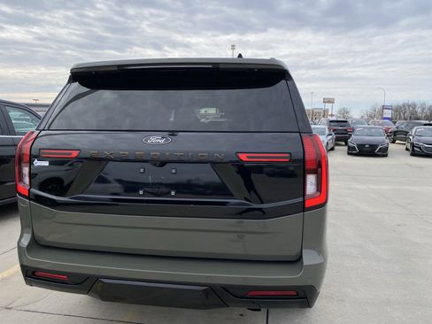 Used 2025 Ford Expedition Tremor image 7