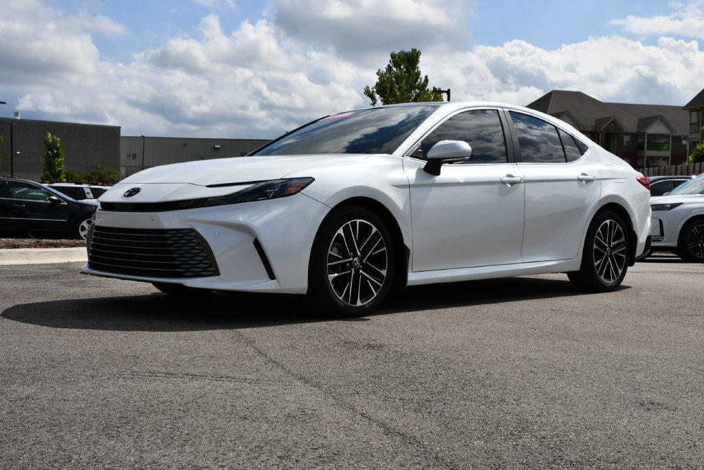 Used 2025 Toyota Camry XLE w/ Premium Plus Package FWD image 3
