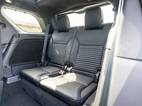 New 2025 Land Rover Discovery S image 23