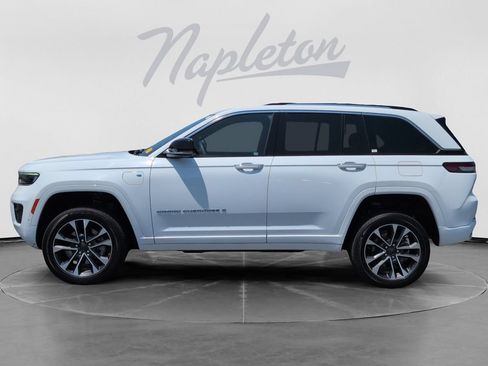 Used 2023 Jeep Grand Cherokee Overland AWD/4WD image 4