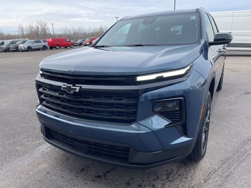 New 2026 Chevrolet Traverse LT w/ Midnight/Sport Edition AWD/4WD image 3