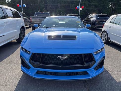 Used 2025 Ford Mustang GT Premium RWD image 2