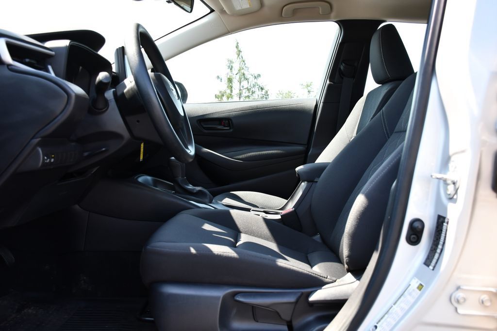 Used 2025 Toyota Corolla LE FWD image 17