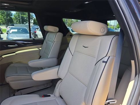 Used 2023 Cadillac Escalade Premium Luxury w/ Performance Package AWD/4WD image 15