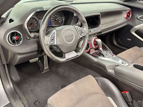 Used 2023 Chevrolet Camaro LT RWD image 4