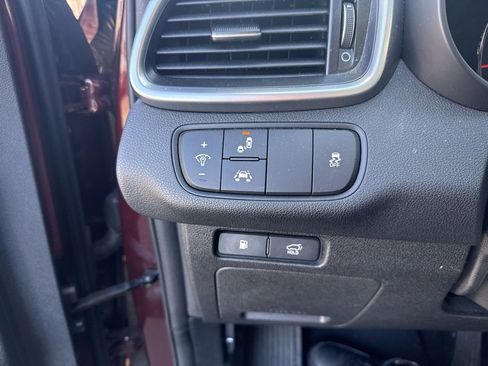 Used 2019 Kia Sorento EX image 16