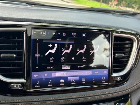 Certified 2023 Chrysler Pacifica Pinnacle FWD image 26
