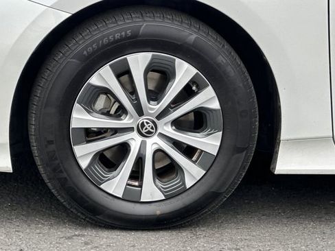 Used 2021 Toyota Prius Prime XLE image 34