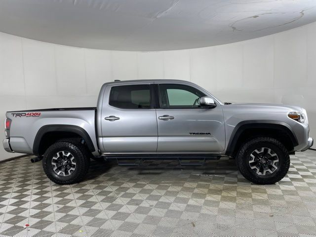Used 2023 Toyota Tacoma TRD Off-Road w/ Black Out Package (TMS) AWD/4WD image 3