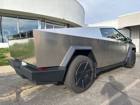 Used 2025 Tesla Cybertruck AWD Crew Cab image 12