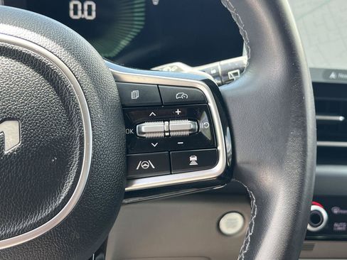 Used 2026 Kia Carnival LXS FWD image 33