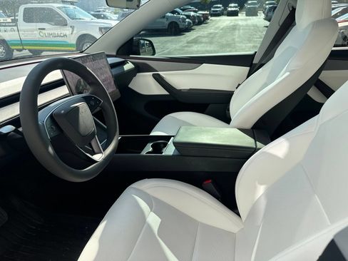Used 2026 Tesla Model Y AWD image 10