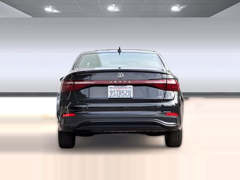 Used 2025 Volkswagen Jetta SE FWD image 9