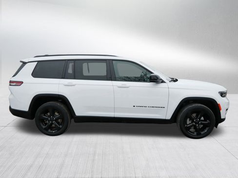 Used 2022 Jeep Grand Cherokee L Laredo image 8