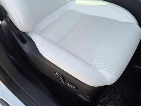 Used 2023 Tesla Model X image 44