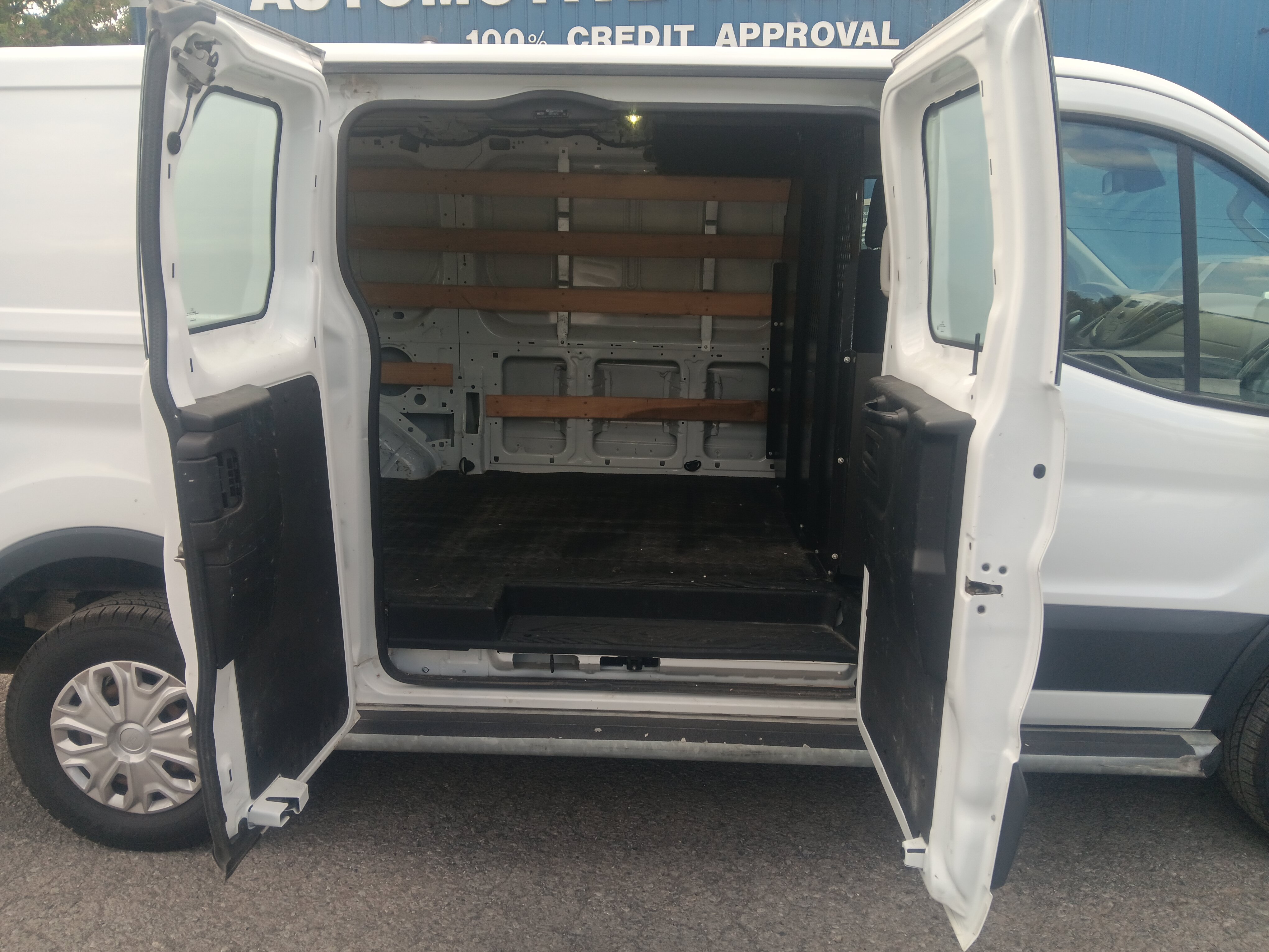 Used 2017 Ford Transit 250 130 Low Roof w/ Exterior Upgrade Package RWD image 12