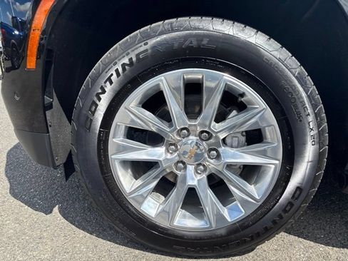 Used 2025 Chevrolet Suburban Premier AWD/4WD image 9