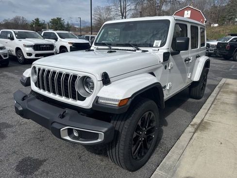 Used 2025 Jeep Wrangler Unlimited Sahara w/ Safety Group image 3