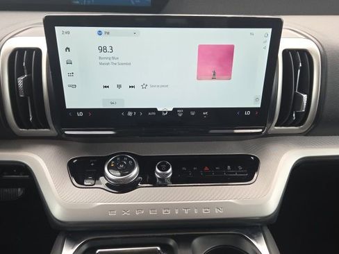 Used 2025 Ford Expedition Max Active image 32