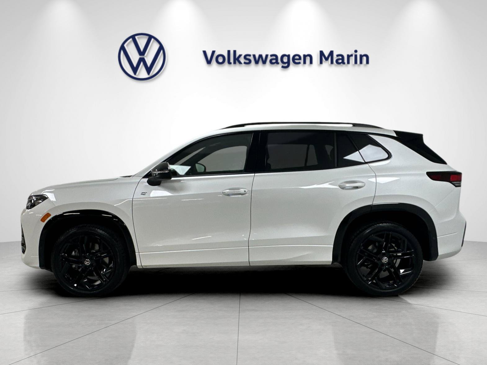 Used 2026 Volkswagen Tiguan SE R-Line AWD/4WD image 2