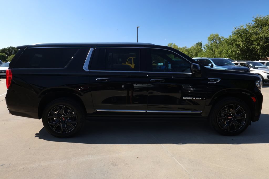 Used 2023 GMC Yukon XL Denali RWD image 4