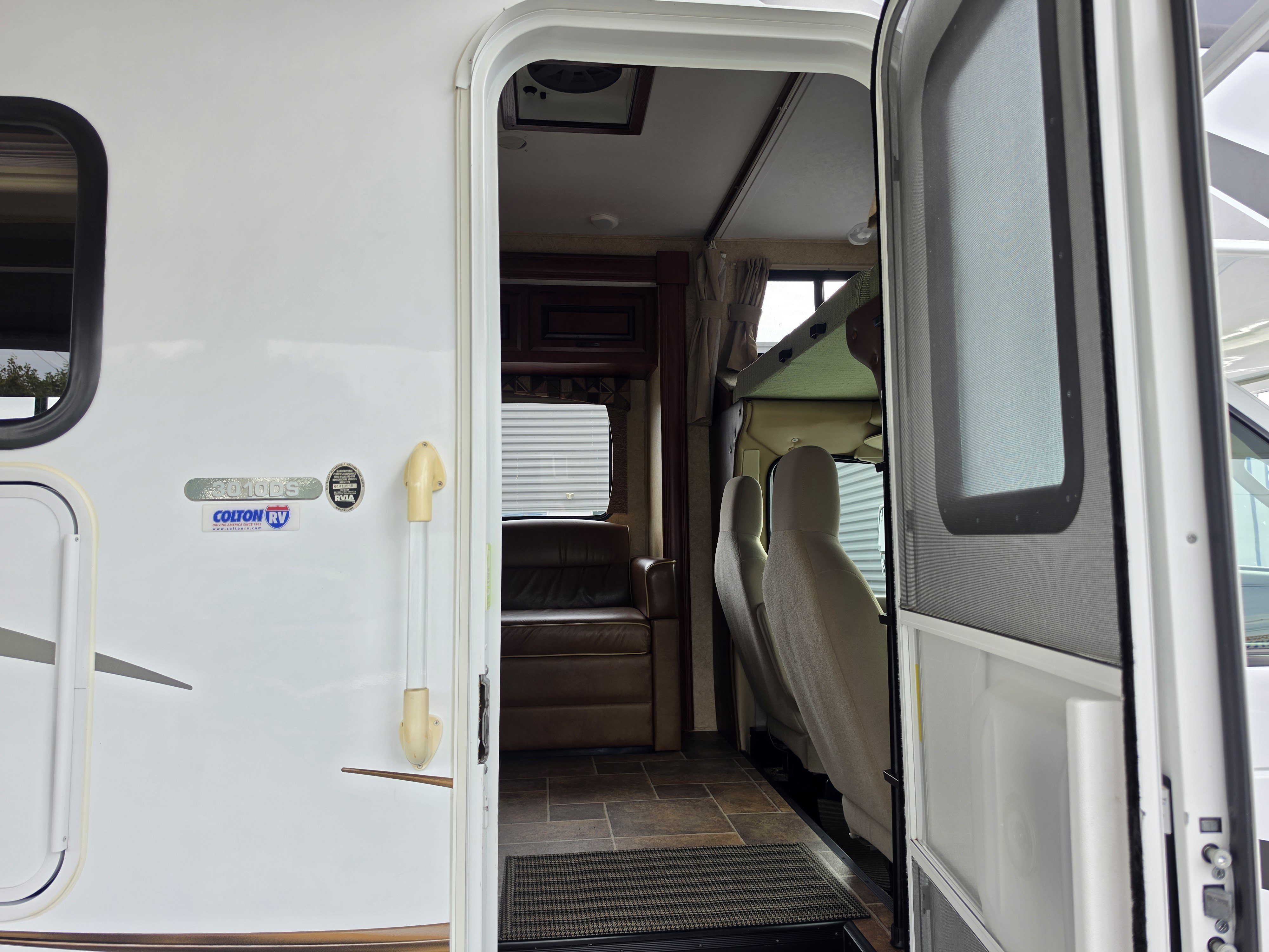Used 2012 Ford E-450 and Econoline 450 Super Duty w/ Motorhome Prep Pkg RWD image 16
