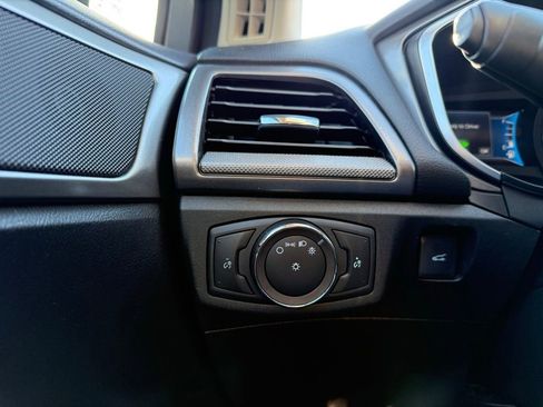 Used 2018 Ford Fusion SE w/ Fusion SE Technology Package FWD image 12
