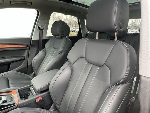 Used 2023 Audi Q5 2.0T Prestige w/ Prestige Package image 16