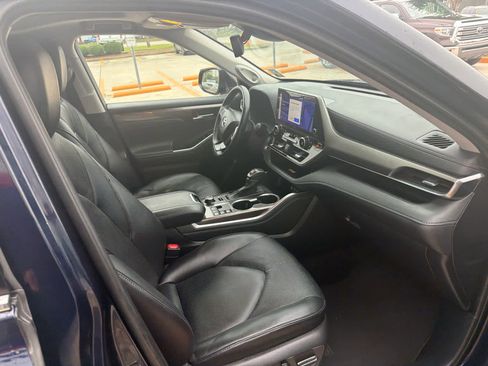 Used 2024 Toyota Highlander Limited AWD/4WD image 21