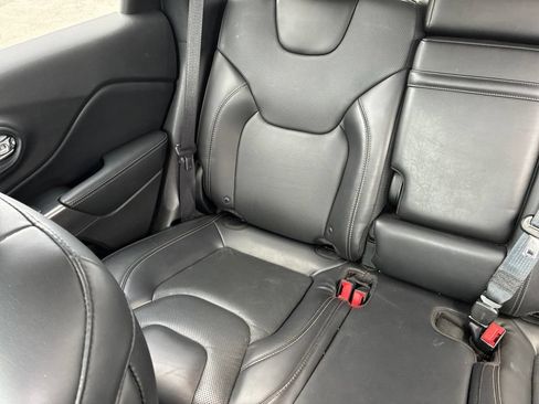Used 2019 Jeep Cherokee Limited AWD/4WD image 13