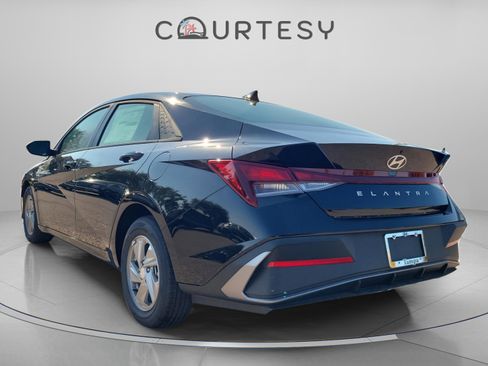 New 2026 Hyundai Elantra SE image 4