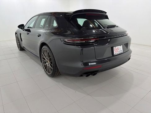 Used 2018 Porsche Panamera 4 image 3
