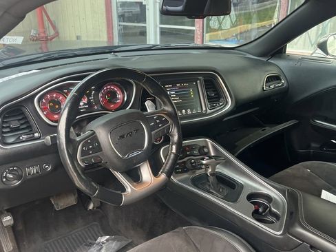 Used 2016 Dodge Challenger SRT Hellcat image 7