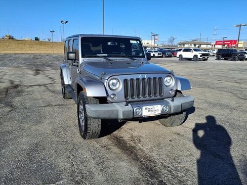 Used 2018 Jeep Wrangler Unlimited Sahara image 4